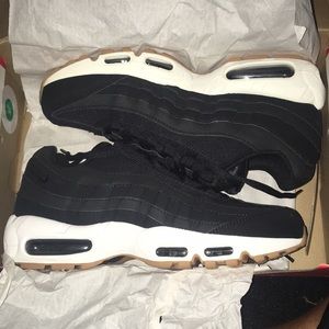 Women’s Air Max 95 SIZE 9